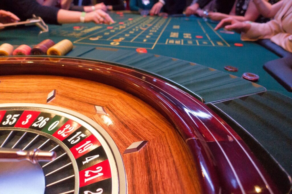 Porady: Jak zwiększyć swoje szanse grając w kasynie?